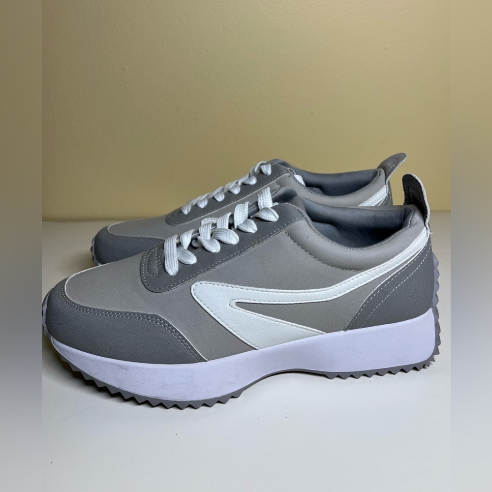 NWT - Women’s Dolce Vita “Bynx” Sneakers 2Tone with shoe lace- Taupe White -8.5 - Picture 5 of 9
